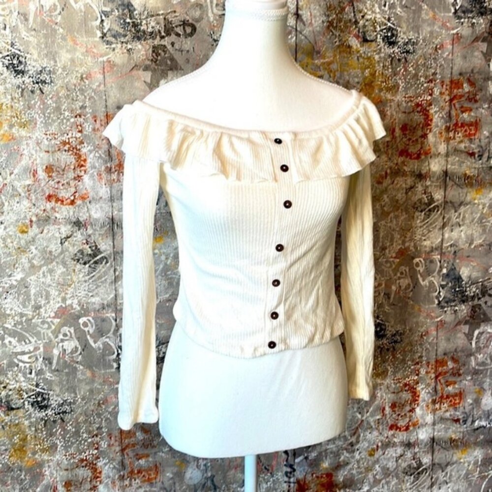 HEART & HIPS White Off Shoulder Crop Top. Size M